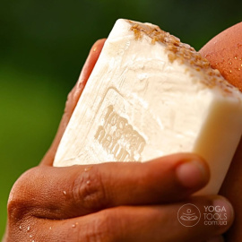 Балійське мило togean naturale ручної роботи з куркумою та апельсином, Балі, 100g Балійське мило togean naturale ручної роботи з куркумою та апельсином, Балі, 100g