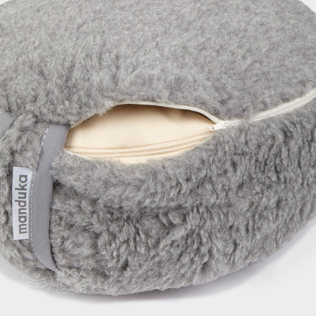 Подушка для медитации WOOL, Manduka, шерсть мериноса, 38x13cm Подушка для медитации WOOL, Manduka, шерсть мериноса, 38x13cm