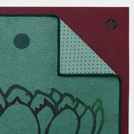 Коврик-полотенце Yogitoes® Lotus Life, нескользящее, Manduka, USA, 180cm x 61cm Коврик-полотенце Yogitoes® Lotus Life, нескользящее, Manduka, USA, 180cm x 61cm